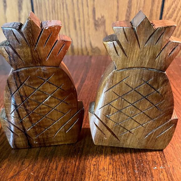 Pineapple Wood carved Salt & Pepper shakers - Picture 1 of 7